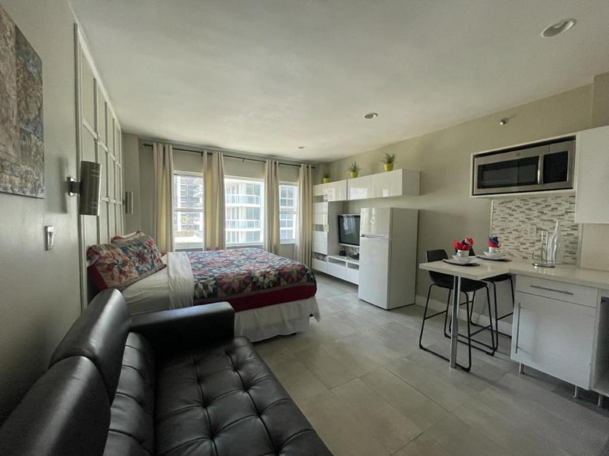 Beachfront Studios Casablanca Rentals Майами-Бич Экстерьер фото