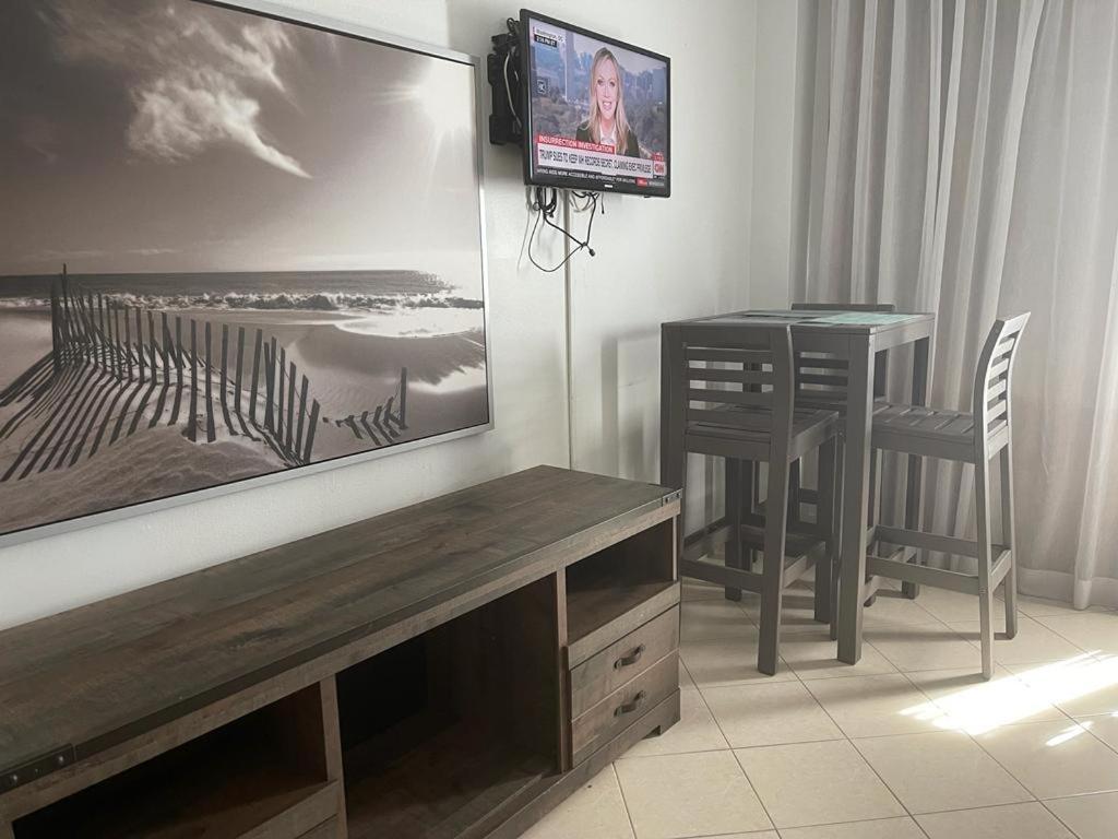 Beachfront Studios Casablanca Rentals Майами-Бич Экстерьер фото
